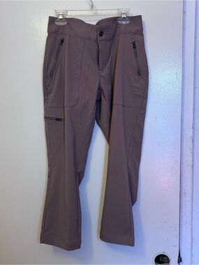 Columbia Women's Cargo Pants in Taupe